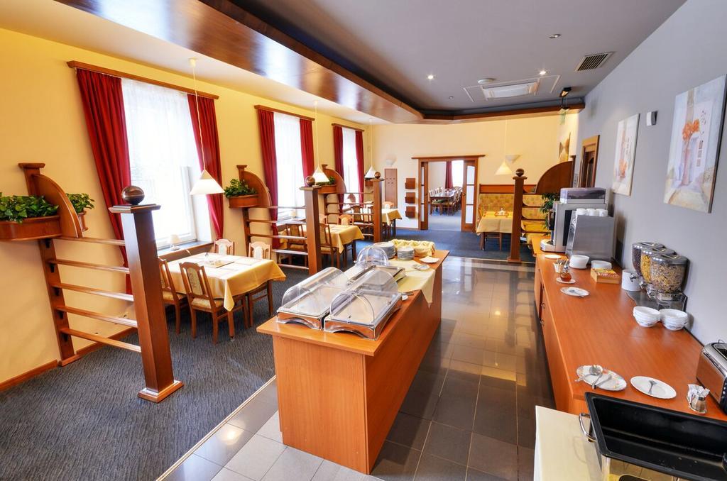 Hotel Filipinum Jablonne nad Orlici Luaran gambar
